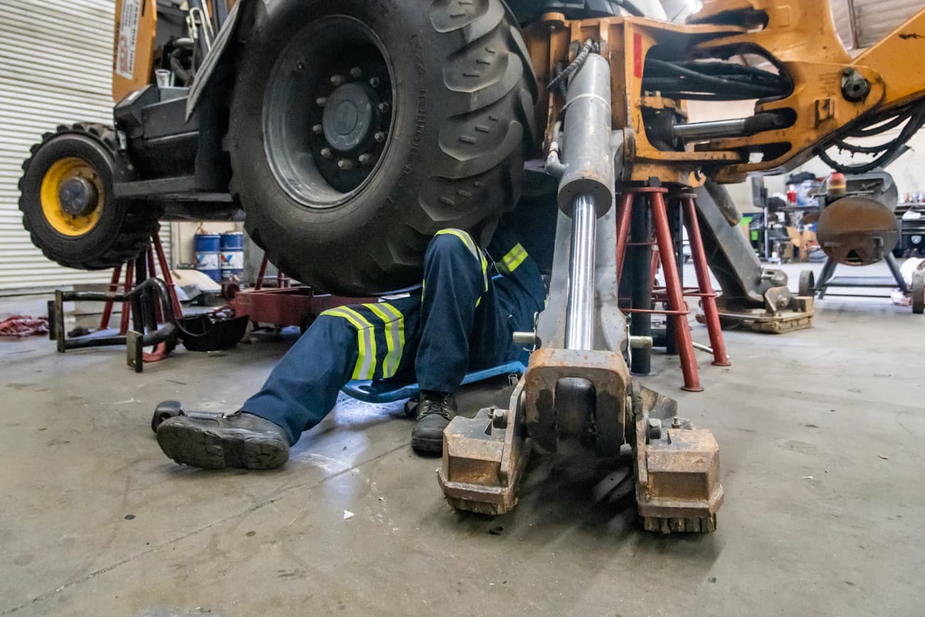 Heavy Equipment Maintenance - Image 2